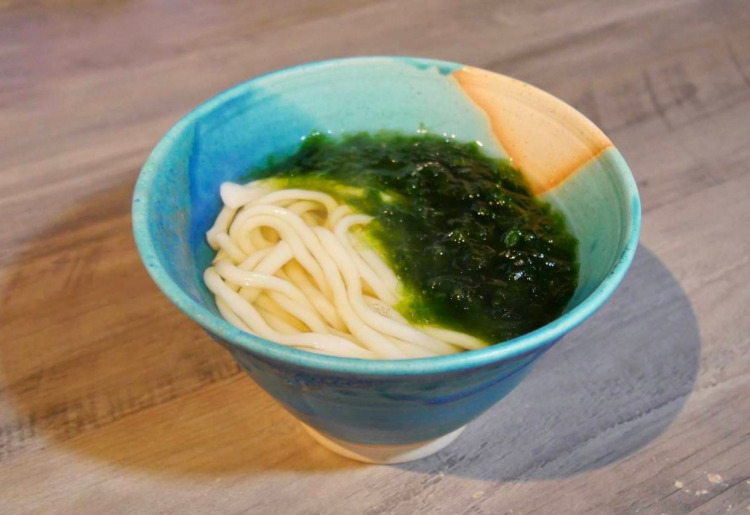 恩納村産生アーサーうどん